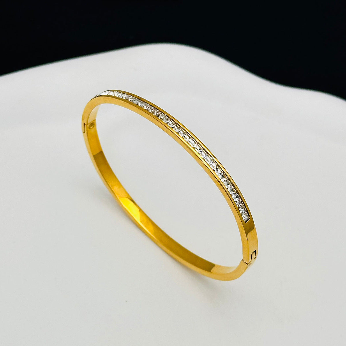 A Titanium steel bracelet, girls' advanced sense, niche gypsy stars do not fade, diamond-encrusted exquisite and generous ins wind full diamond bracelet