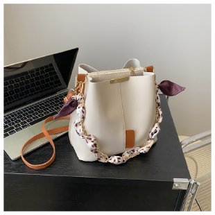 A PU shoulder bag cross-border women's bag new fashion messenger bag texture PU bucket bag versatile chain messenger bag