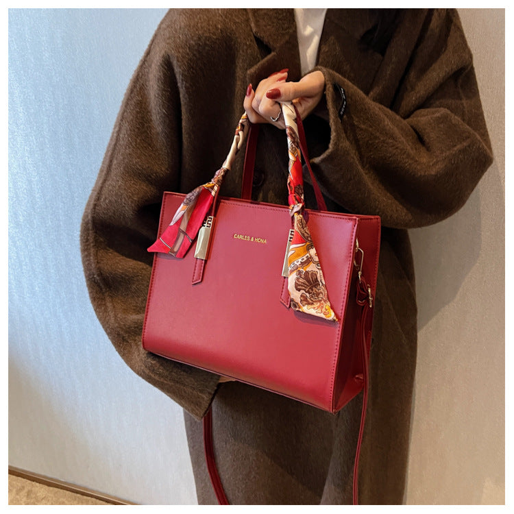 A handbag shoulder bag