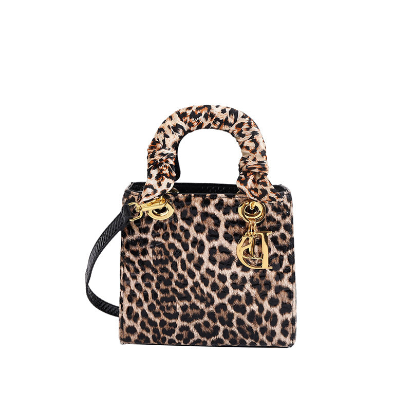 A retro stone pattern Princess Diana bag popular in Europe and America, leopard print handheld women's bag texture versatile single shoulder messenger bag foreign trade