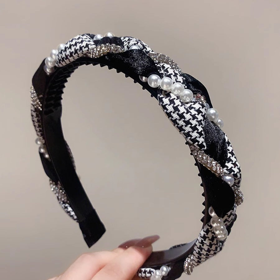 A French high-end hair accessories, thousand bird grid twist rhinestone pearl headband, high skull top, small face, head band, anti-skid hairpin.