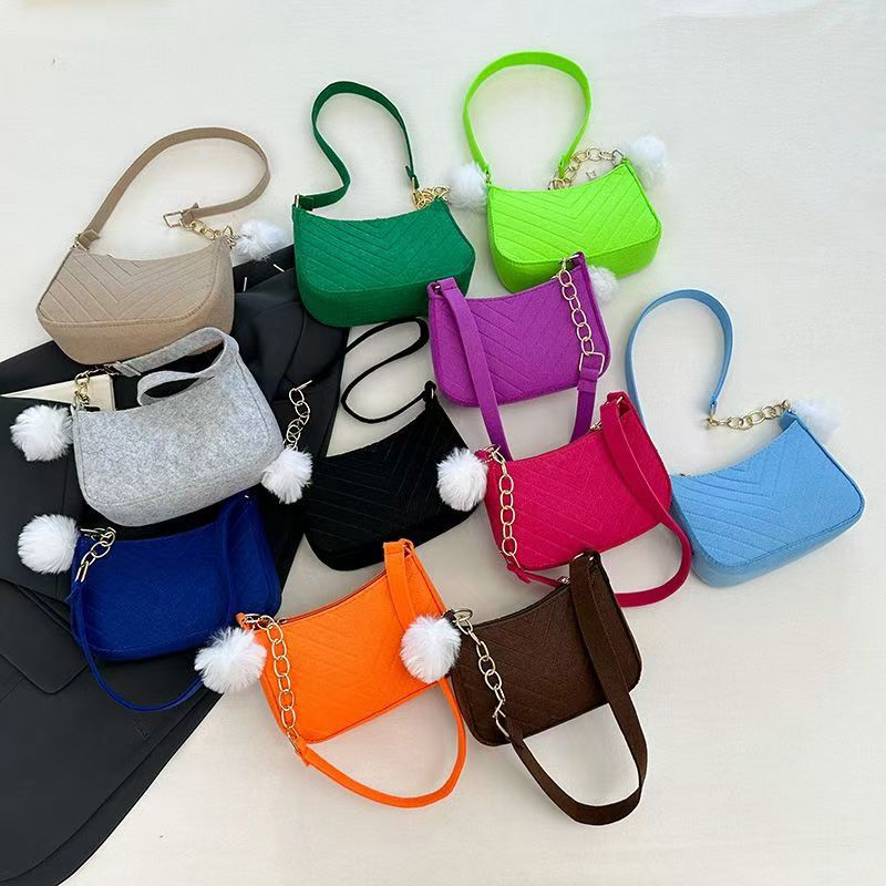 A summer new fresh felt armpit bag indentation fashion single shoulder foreign style small square bag
