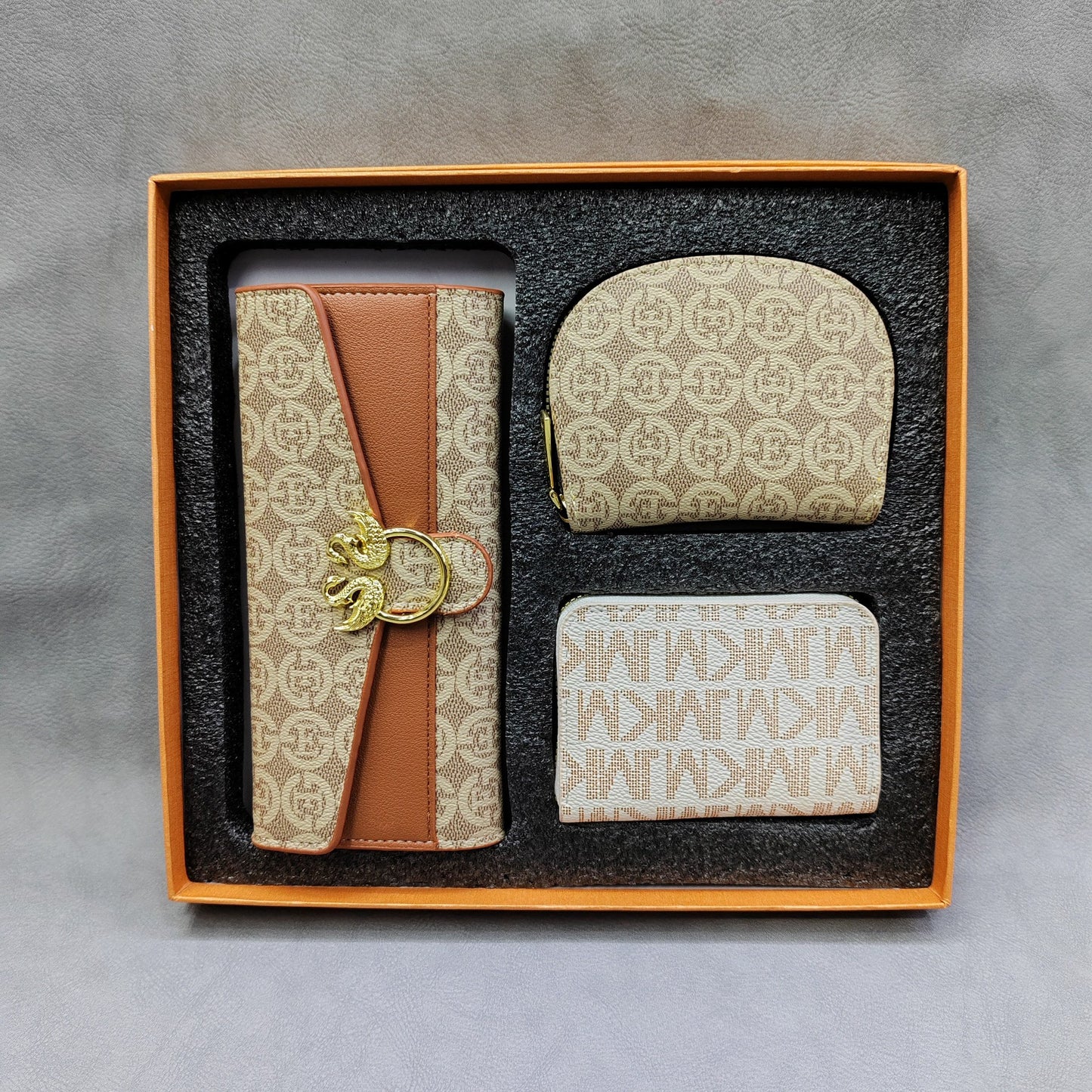A new three-piece gift box with wallet card bag set.