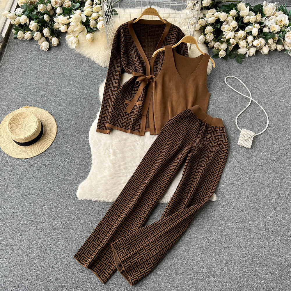 A women's long-sleeved three-piece set