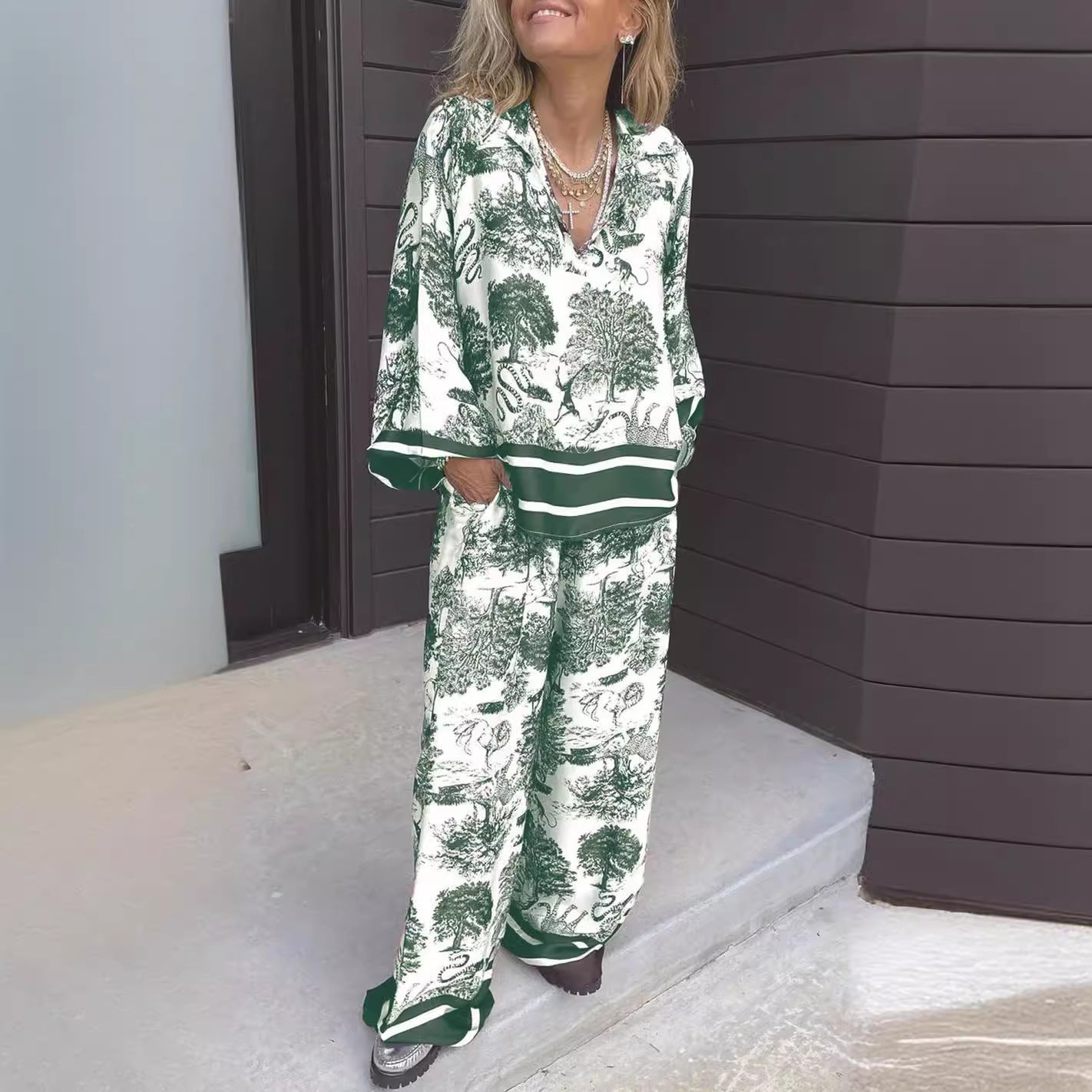 A Cross-border independent station fashionista V-neck printed long-sleeved pocket casual women's suit