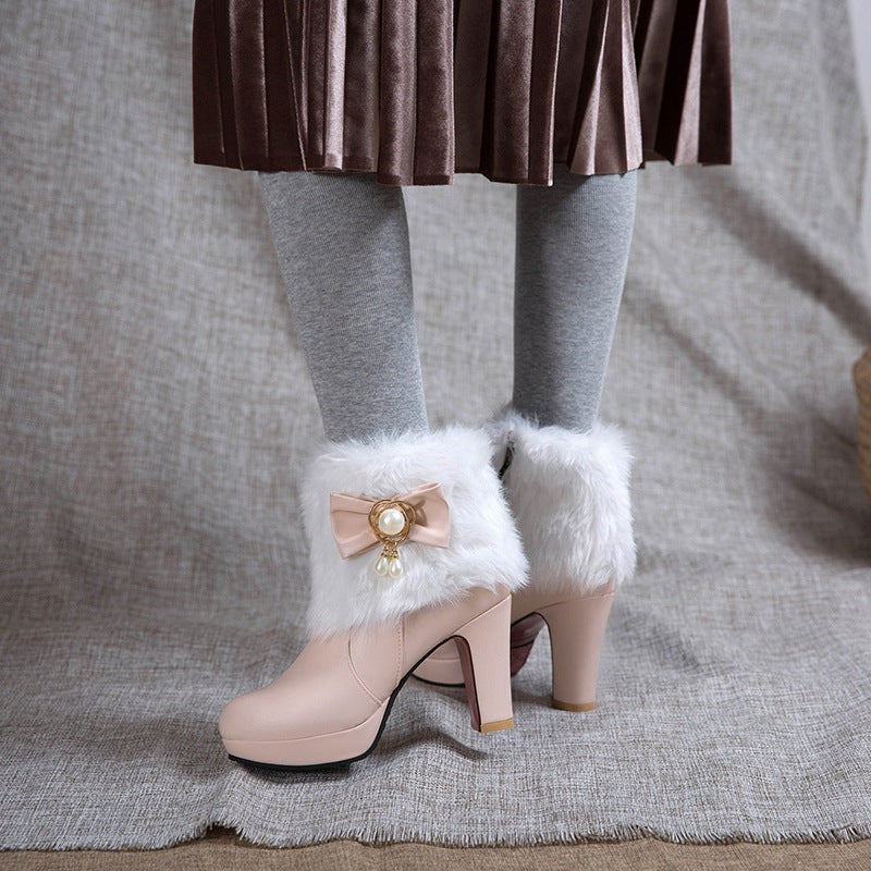 A cute bow shoes