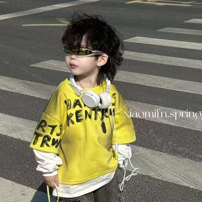 A Children's and teenagers' suit