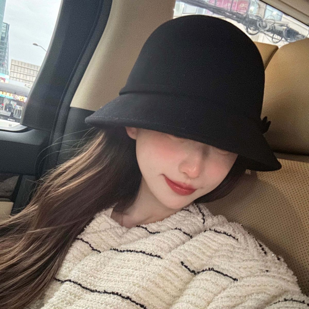 P lady hat
