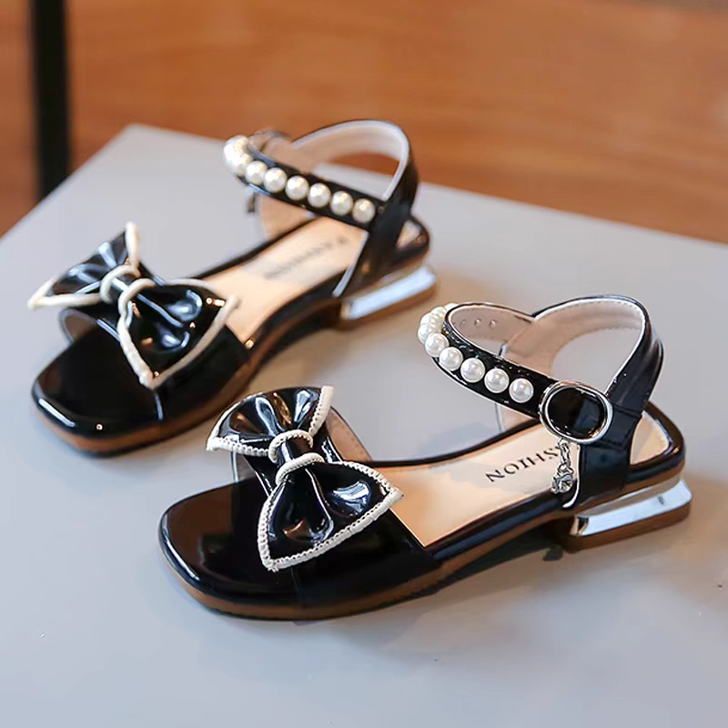 P new summer children's fashion foreign sandals girl pearl middle and older children's beach shoes