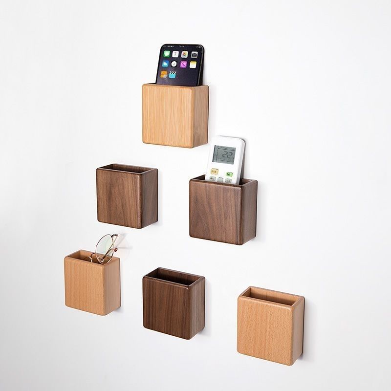 P Wall-mounted remote control storage box