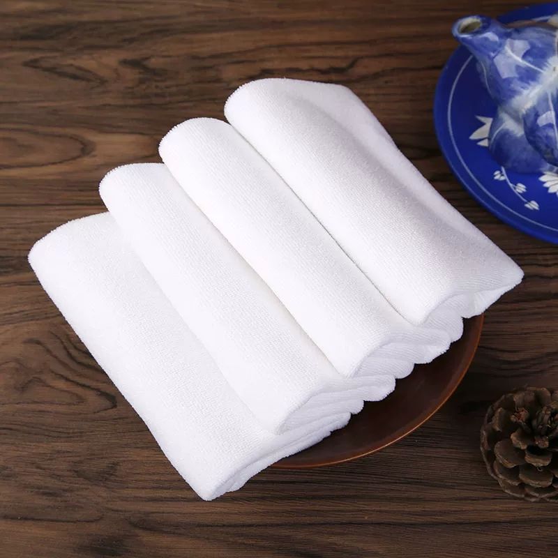 P multi-color towel