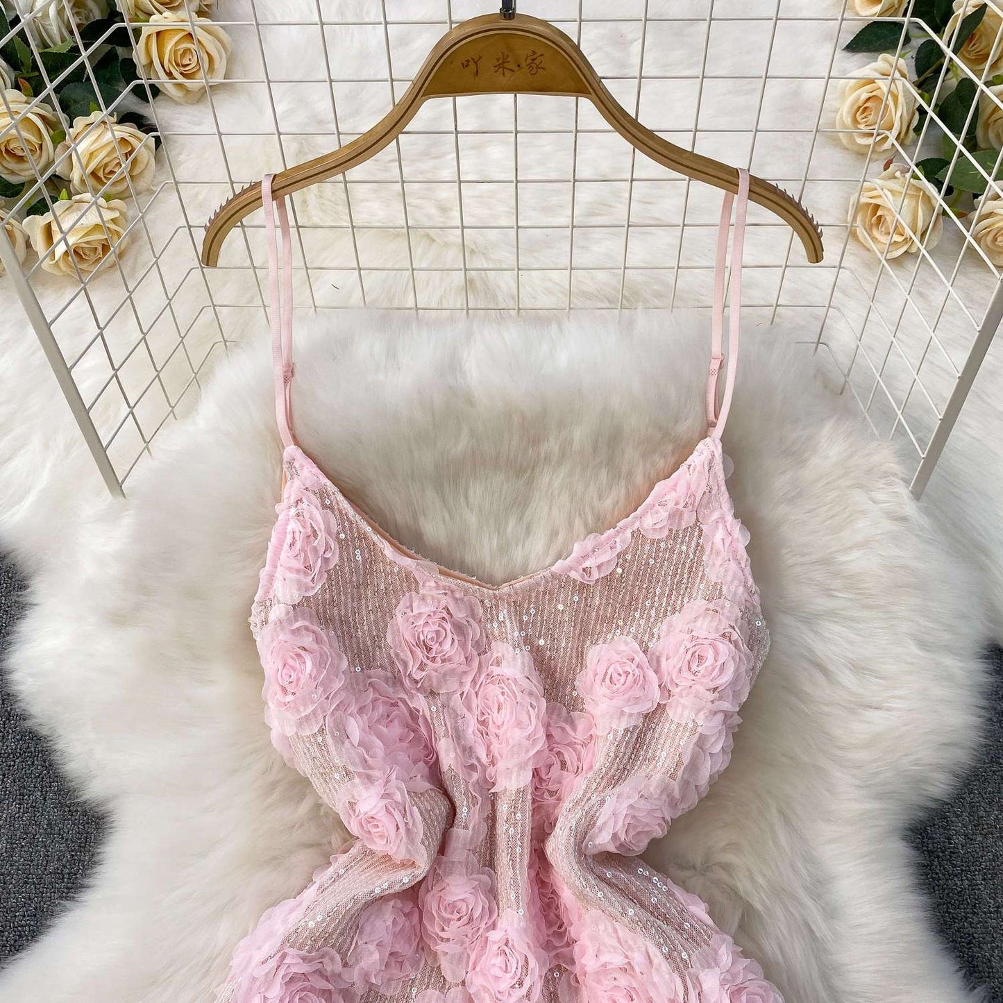 P socialite beautiful three-dimensional flower sweet age-reducing suspender dress women's summer high-end sequins slim princess dress
