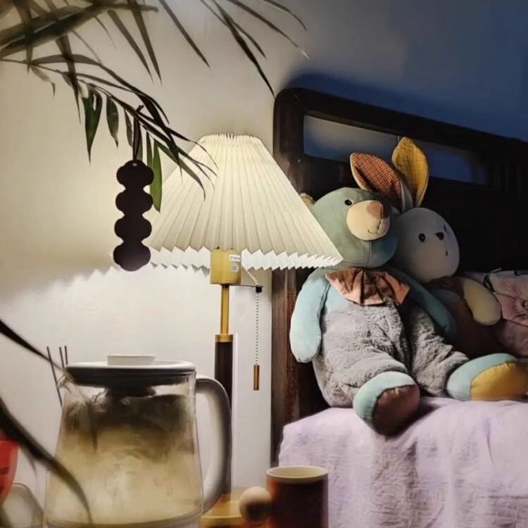 P Solid wood desk lamp