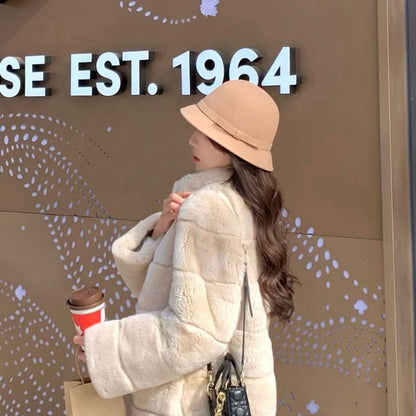 P lady hat