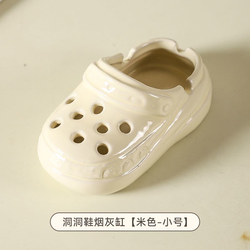 P ceramic ashtray