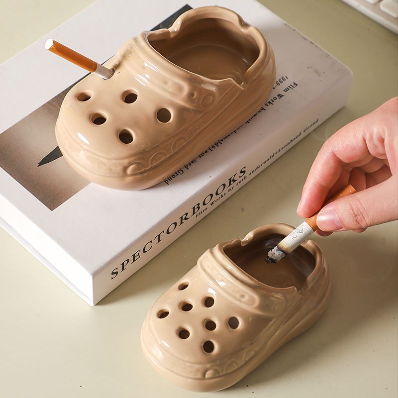 P ceramic ashtray