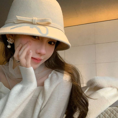 P lady hat