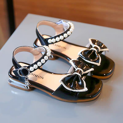 P new summer children's fashion foreign sandals girl pearl middle and older children's beach shoes