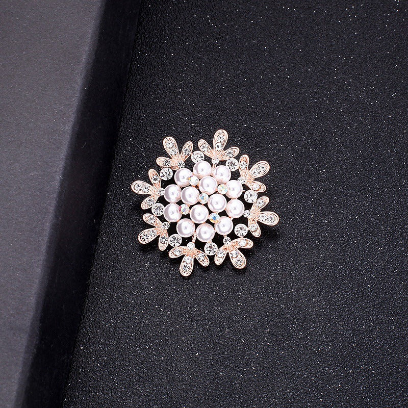 A Korean new fashion high-end brooch women's rhinestone silk scarf buckle anti-light buckle crystal brooch pin pearl jewelry - Mixbatch