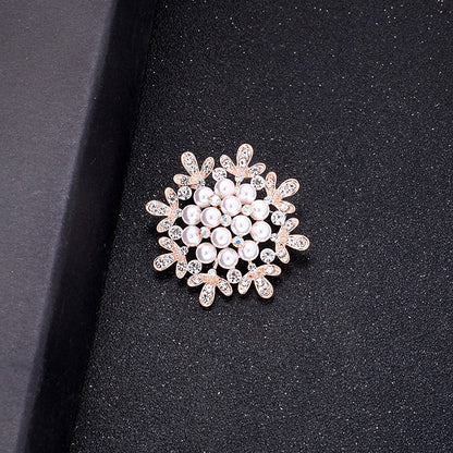 A Korean new fashion high-end brooch women's rhinestone silk scarf buckle anti-light buckle crystal brooch pin pearl jewelry - Mixbatch