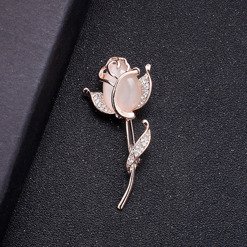 A Korean new fashion high-end brooch women's rhinestone silk scarf buckle anti-light buckle crystal brooch pin pearl jewelry - Mixbatch