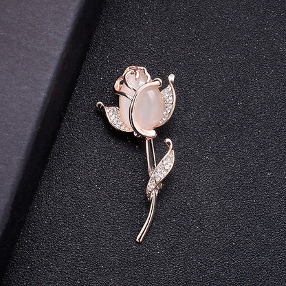 A Korean new fashion high-end brooch women's rhinestone silk scarf buckle anti-light buckle crystal brooch pin pearl jewelry - Mixbatch
