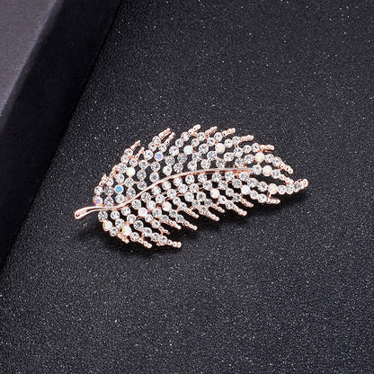 A Korean new fashion high-end brooch women's rhinestone silk scarf buckle anti-light buckle crystal brooch pin pearl jewelry - Mixbatch