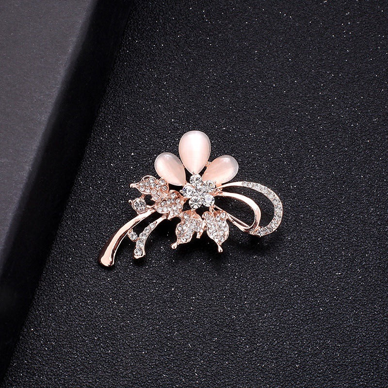 A Korean new fashion high-end brooch women's rhinestone silk scarf buckle anti-light buckle crystal brooch pin pearl jewelry - Mixbatch