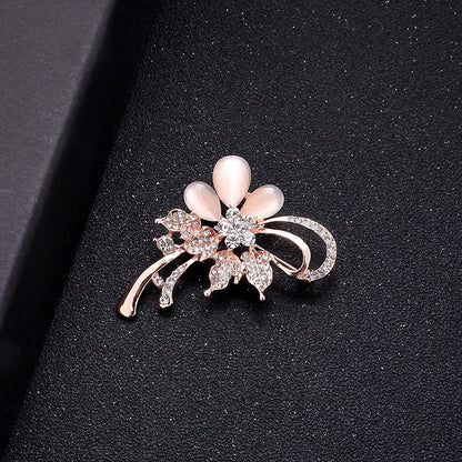 A Korean new fashion high-end brooch women's rhinestone silk scarf buckle anti-light buckle crystal brooch pin pearl jewelry - Mixbatch