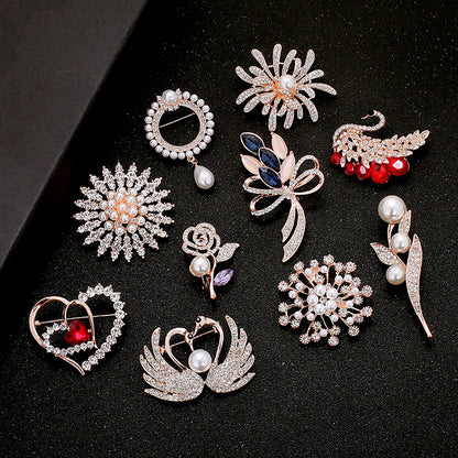 A Korean new fashion high-end brooch women's rhinestone silk scarf buckle anti-light buckle crystal brooch pin pearl jewelry - Mixbatch
