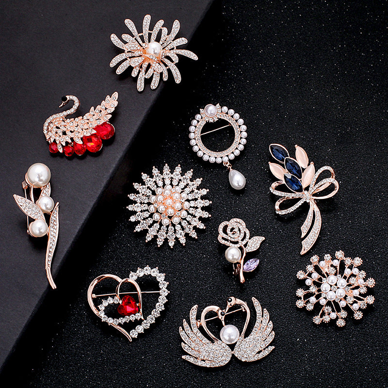 A Korean new fashion high-end brooch women's rhinestone silk scarf buckle anti-light buckle crystal brooch pin pearl jewelry - Mixbatch