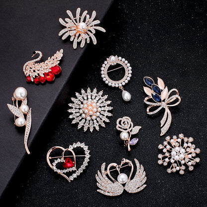 A Korean new fashion high-end brooch women's rhinestone silk scarf buckle anti-light buckle crystal brooch pin pearl jewelry - Mixbatch