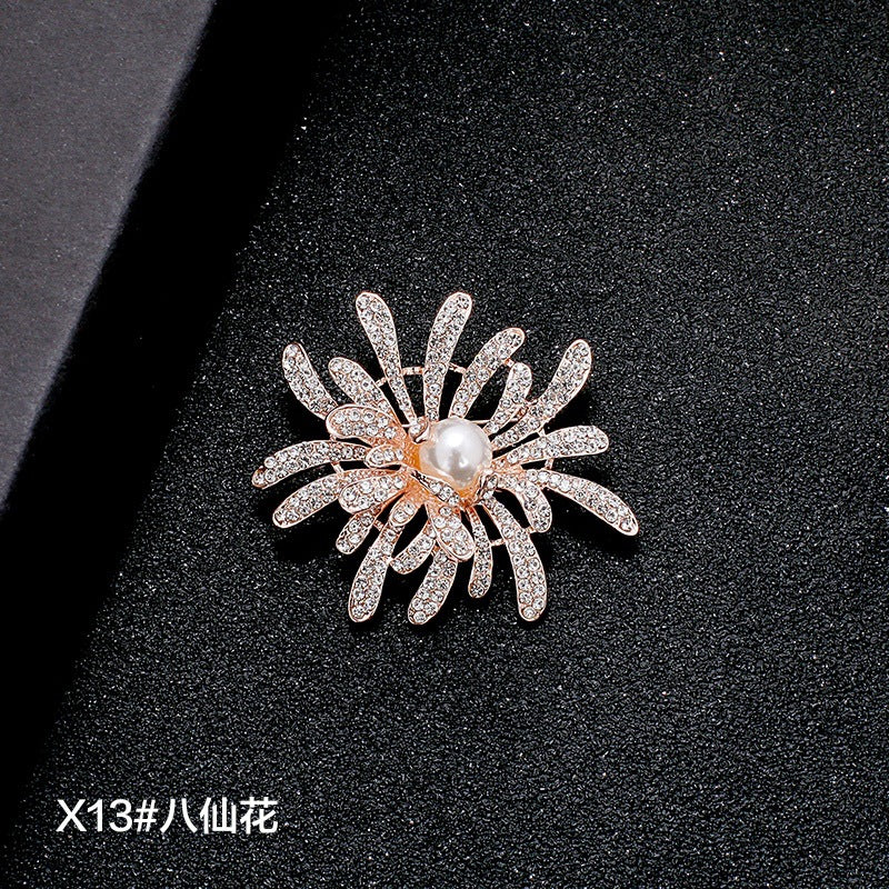 A Korean new fashion high-end brooch women's rhinestone silk scarf buckle anti-light buckle crystal brooch pin pearl jewelry - Mixbatch