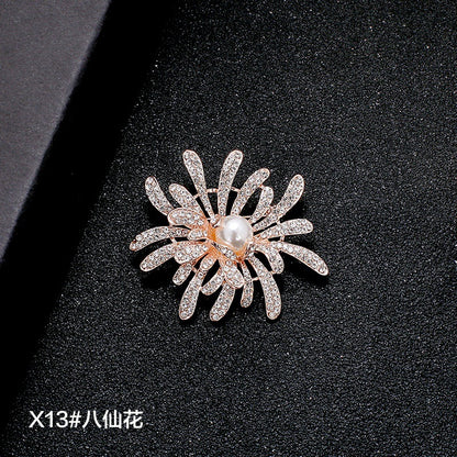 A Korean new fashion high-end brooch women's rhinestone silk scarf buckle anti-light buckle crystal brooch pin pearl jewelry - Mixbatch