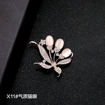 A Korean new fashion high-end brooch women's rhinestone silk scarf buckle anti-light buckle crystal brooch pin pearl jewelry - Mixbatch