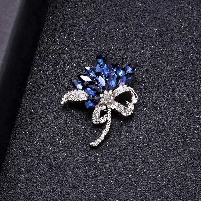 A Korean new fashion high-end brooch women's rhinestone silk scarf buckle anti-light buckle crystal brooch pin pearl jewelry - Mixbatch