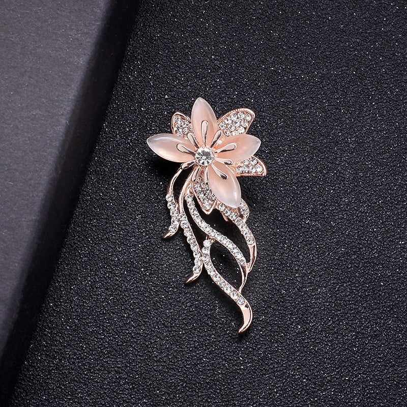 A Korean new fashion high-end brooch women's rhinestone silk scarf buckle anti-light buckle crystal brooch pin pearl jewelry - Mixbatch
