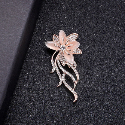A Korean new fashion high-end brooch women's rhinestone silk scarf buckle anti-light buckle crystal brooch pin pearl jewelry - Mixbatch
