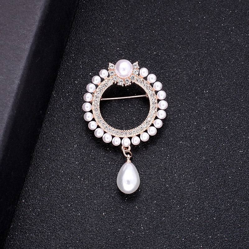 A Korean new fashion high-end brooch women's rhinestone silk scarf buckle anti-light buckle crystal brooch pin pearl jewelry - Mixbatch