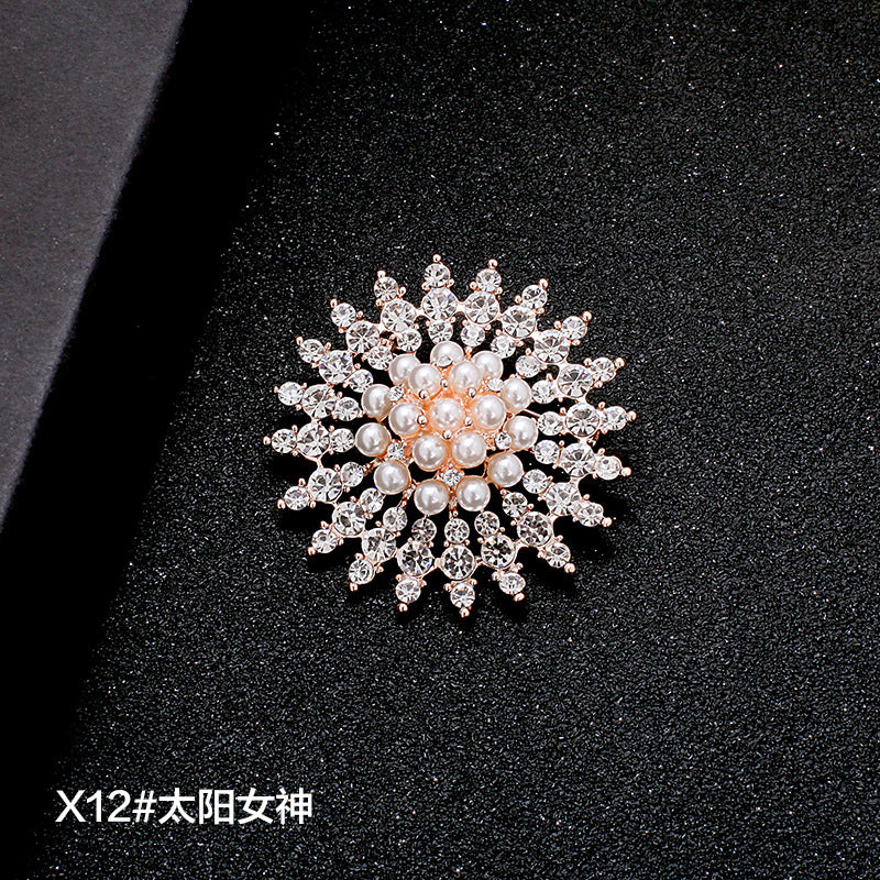 A Korean new fashion high-end brooch women's rhinestone silk scarf buckle anti-light buckle crystal brooch pin pearl jewelry - Mixbatch