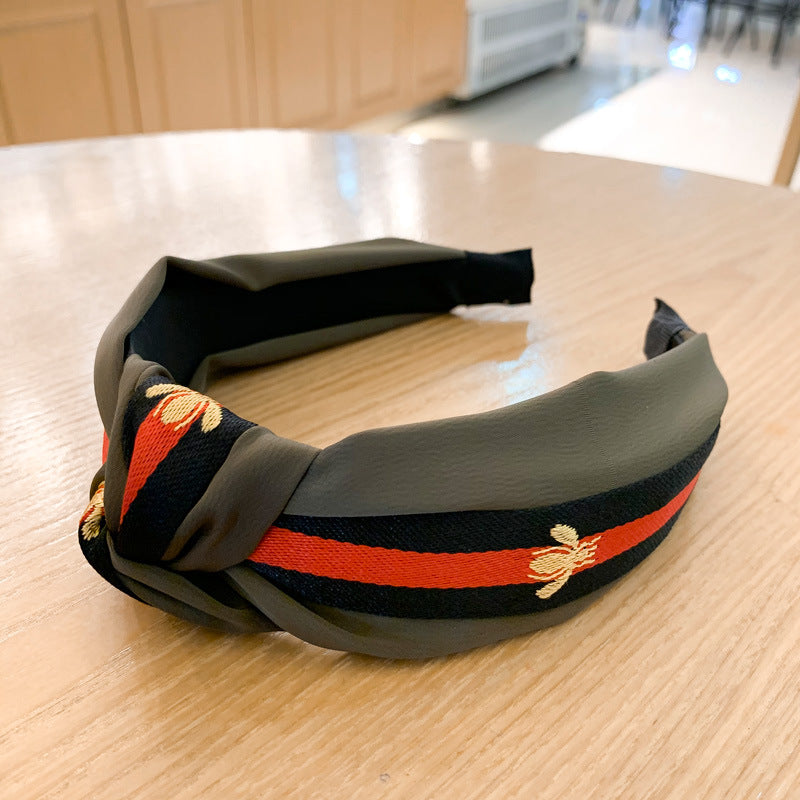 A lady bee knotted headband, Korean version, wide-sided simple headband, high cranial top stripe, wide-sided pressure headband, non-slip.
