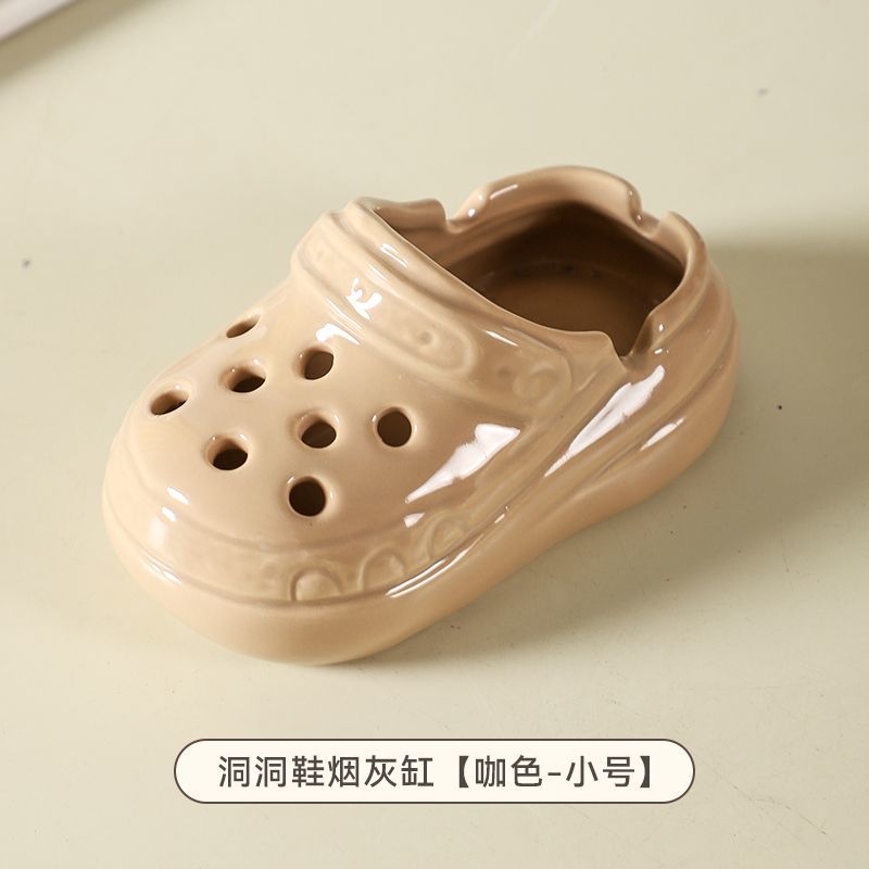 P ceramic ashtray