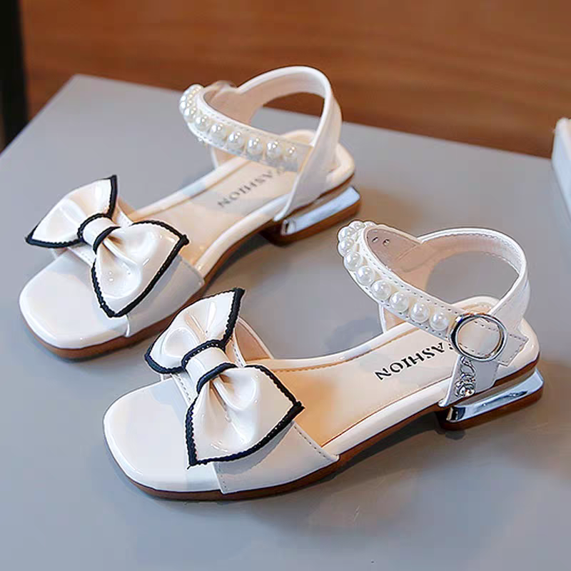 P new summer children's fashion foreign sandals girl pearl middle and older children's beach shoes