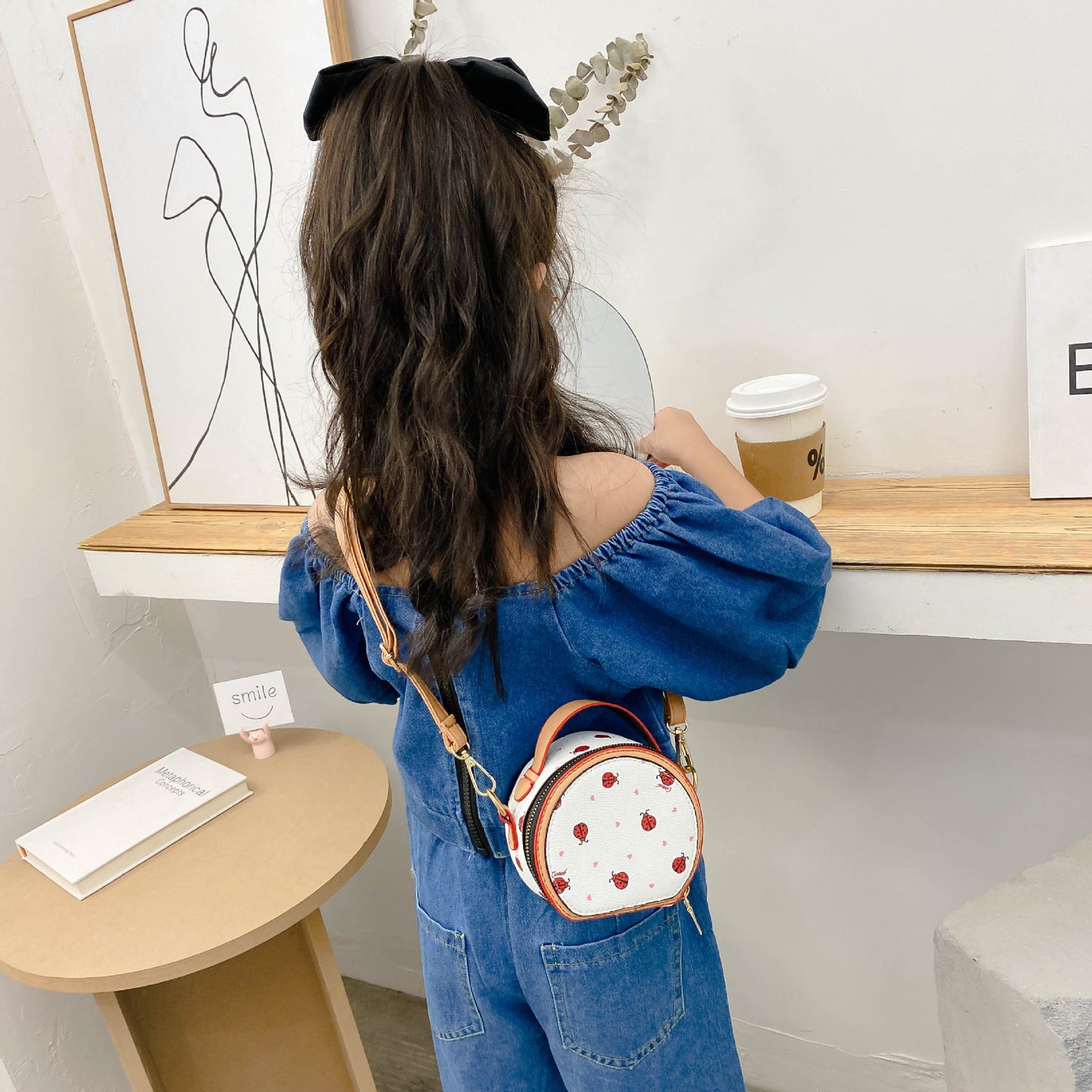 A European and American trend children's bag personalized letters niche Internet celebrity girl hand carry messenger bag baby accessories round bag