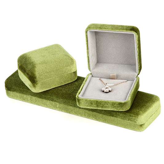 A iron embryo flannel jewelry box
