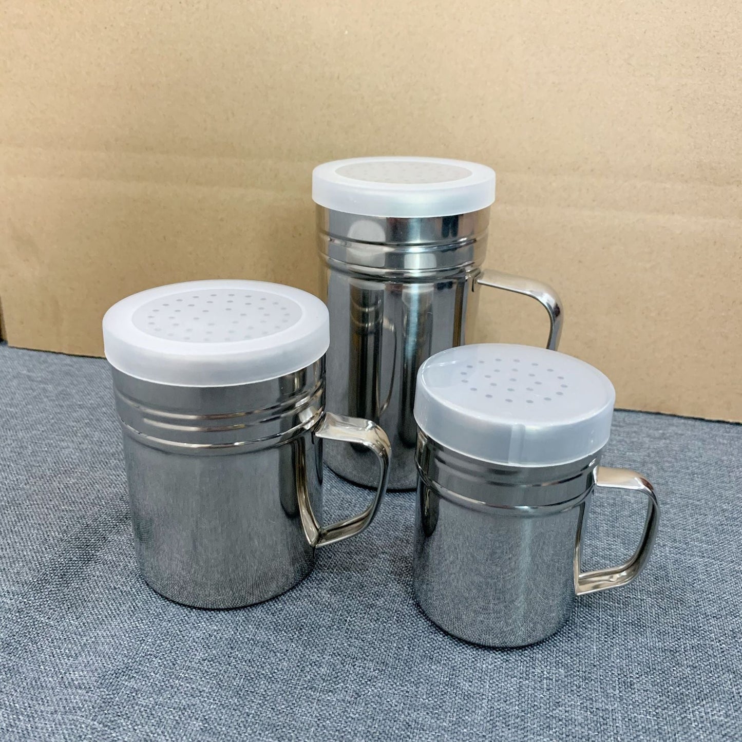 A 304 stainless steel dusting can with lid, moisture-proof with handle, flour sieve, Korean powder cartridge, baking utensils, coffee utensils