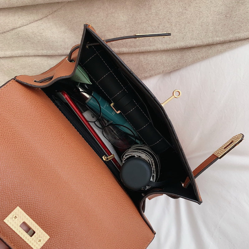 A new Korean version of the versatile messenger shoulder bag portable fashion Kelly bag