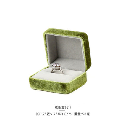 A iron embryo flannel jewelry box