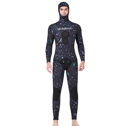 A 7MM wetsuit surf suit