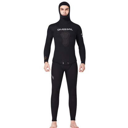A 7MM wetsuit surf suit